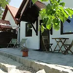 Zielona Osada Lodge Szczenurze